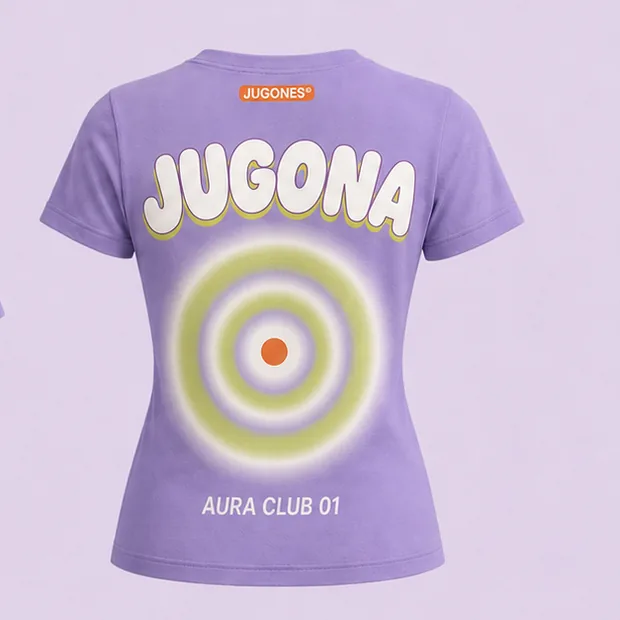 Camiseta Aura Club, corte jugona, vista trasera