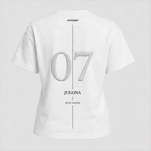 Camiseta No se Explica, corte jugona, vista trasera